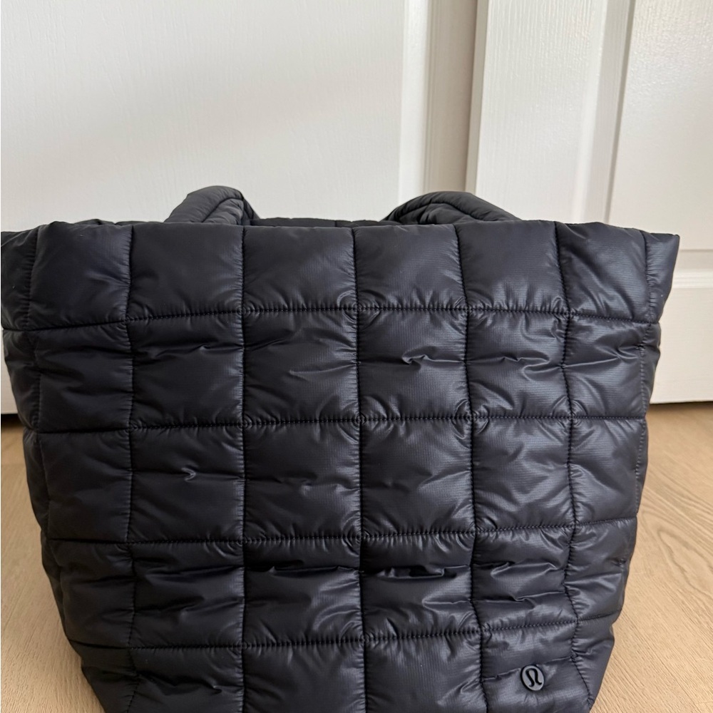 Lululemon Quilted Grid Tote 26L - Picture 5 of 7